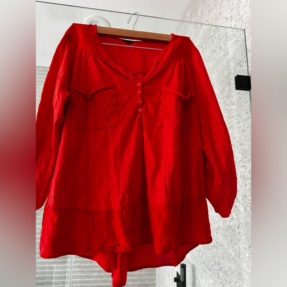 Adorable long sleeve top from Anthropologie. size L